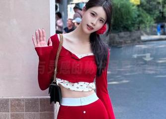 发现Min.E (민이)的秘境：她的图库中满载创意与灵感的秘书写真资源！